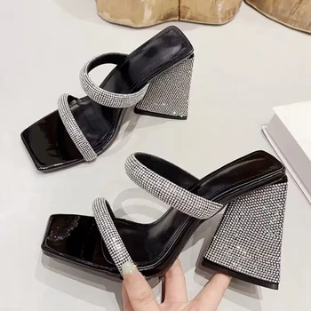 Бренд Crystal 2023, сандалии со стразами, женские тапочки с квадратным носком, модные летние сандалии на высоком каблуке с узкой лентой для банкета, обувь